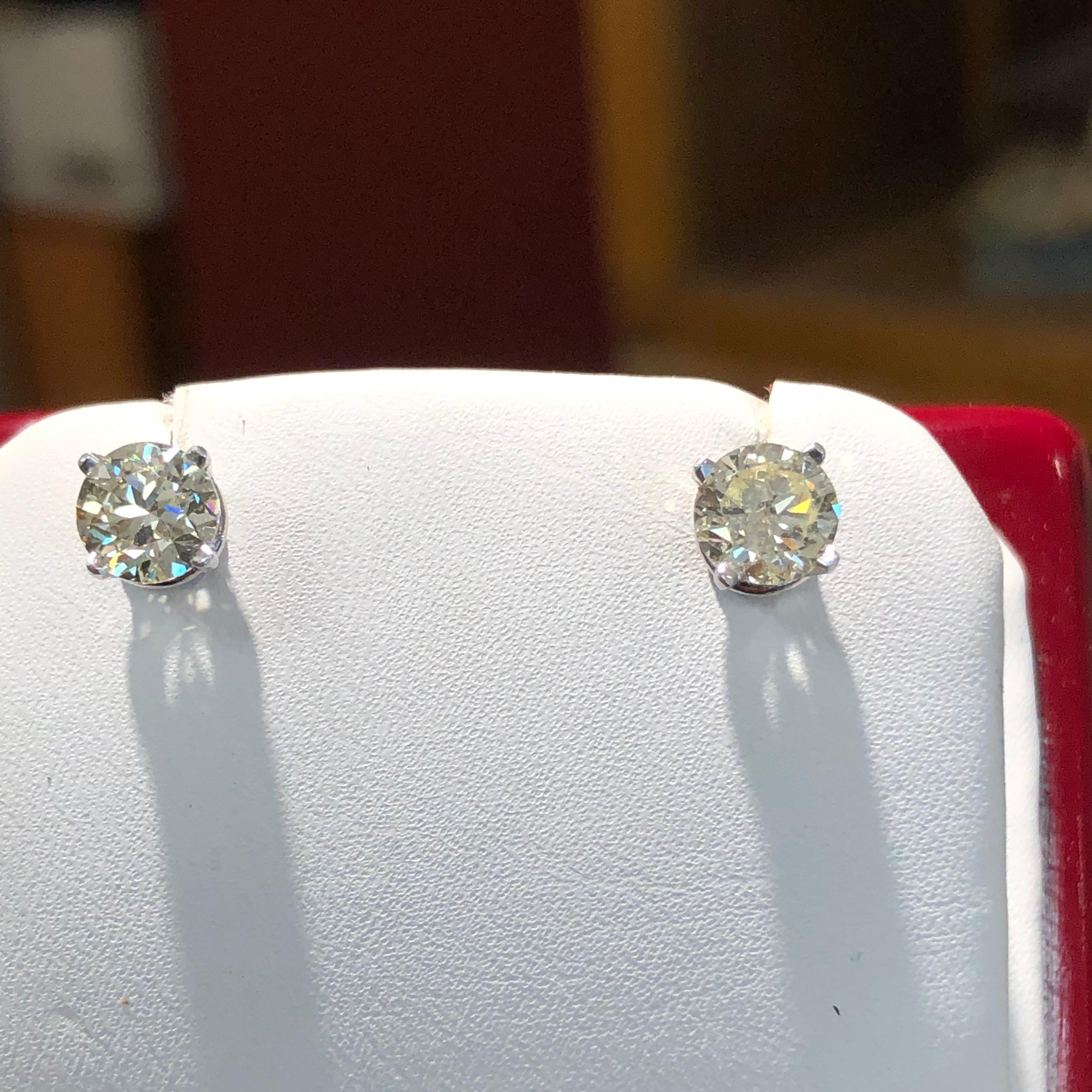 These GIA diamond stud earrings feature two matching perfectly natural diamonds total weight 2.01 carat, color O-P range, clarity SI1 round brilliant cut. Each stone is prong set in an open-back setting 14 white gold.
New Condition
