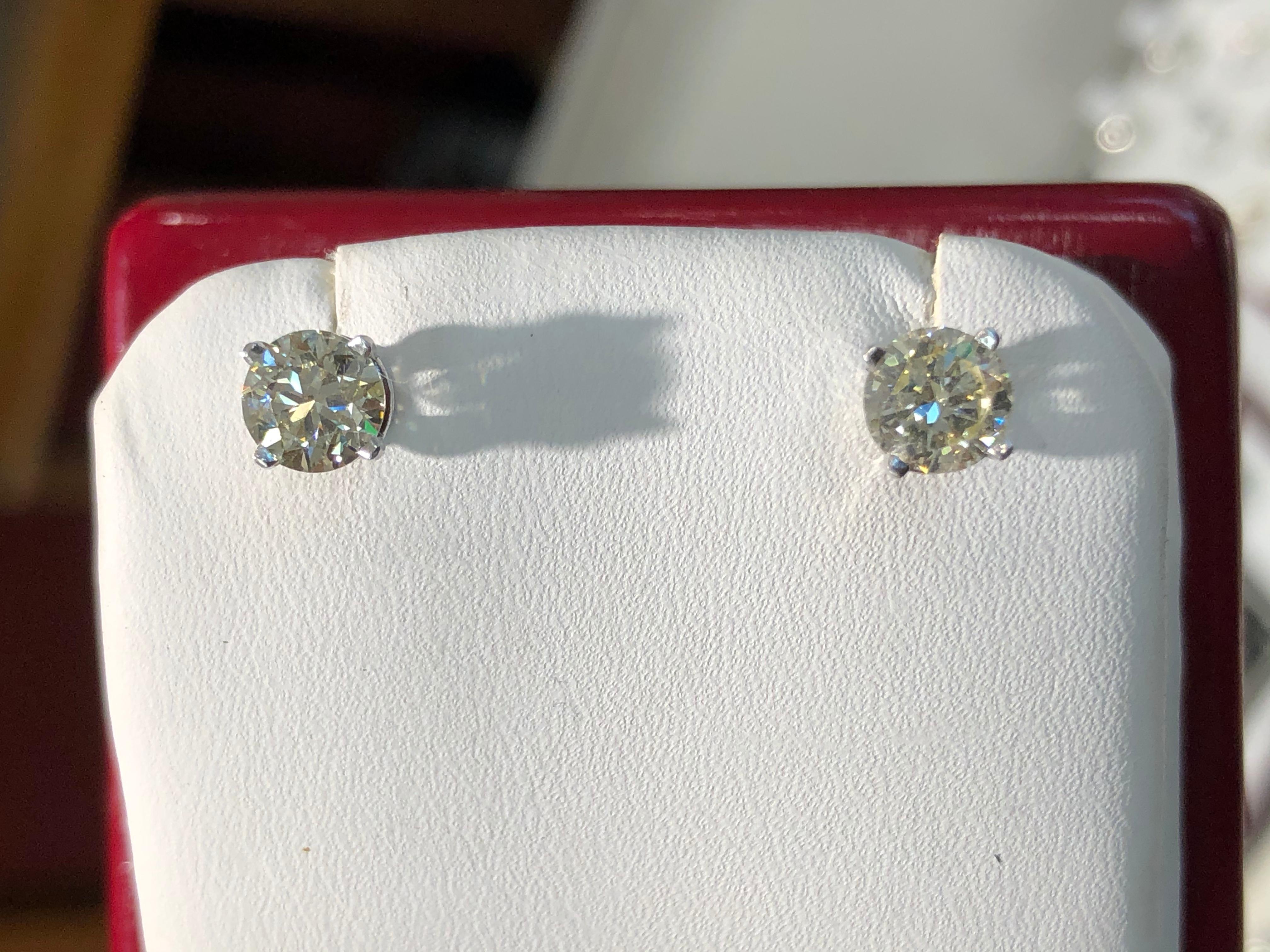GIA 2,01 Karat Diamant-Ohrstecker mit rundem Brillantschliff für Damen oder Herren