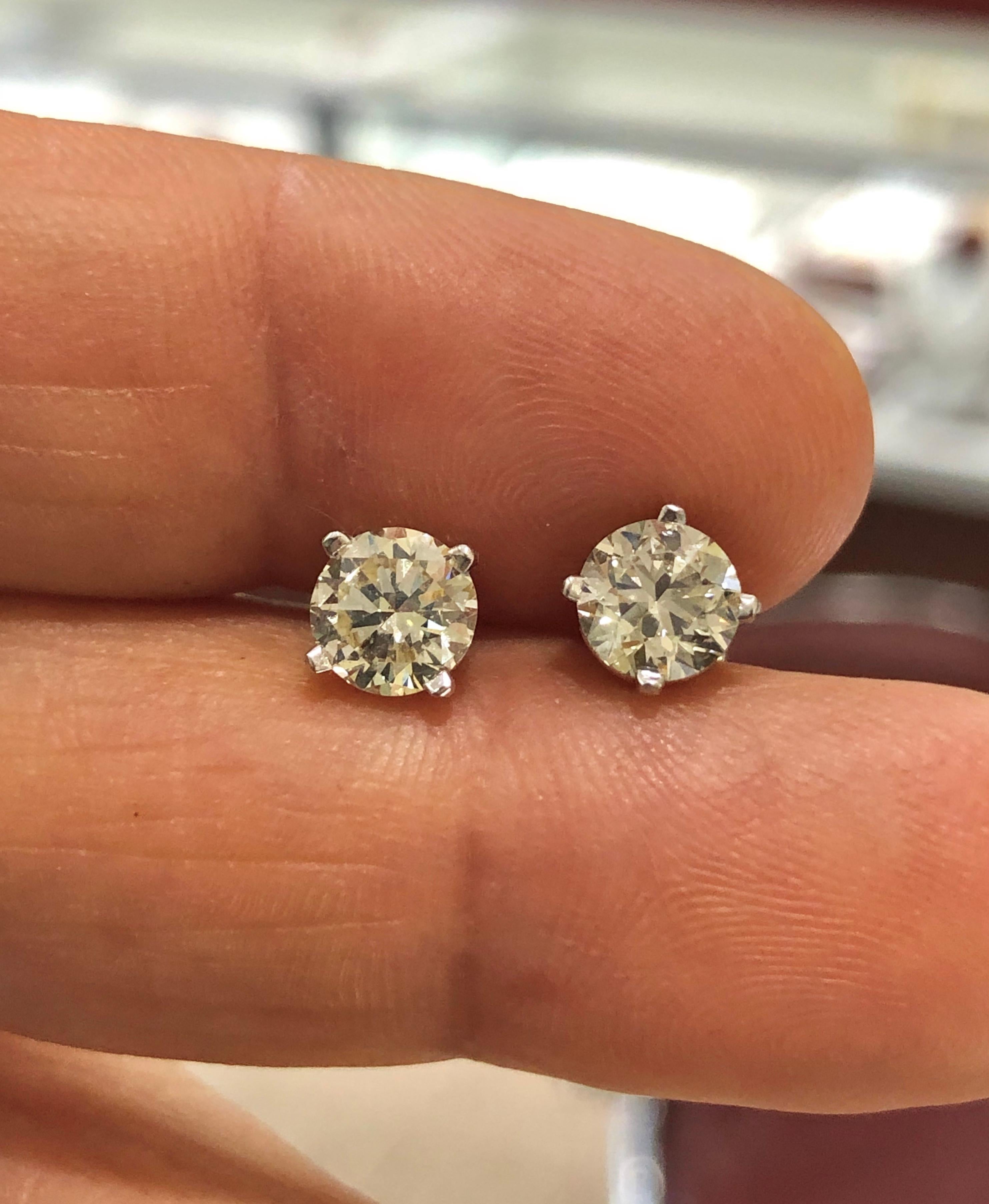 GIA 2.01 Carat Round Brilliant Cut Diamond Stud Earrings For Sale 1