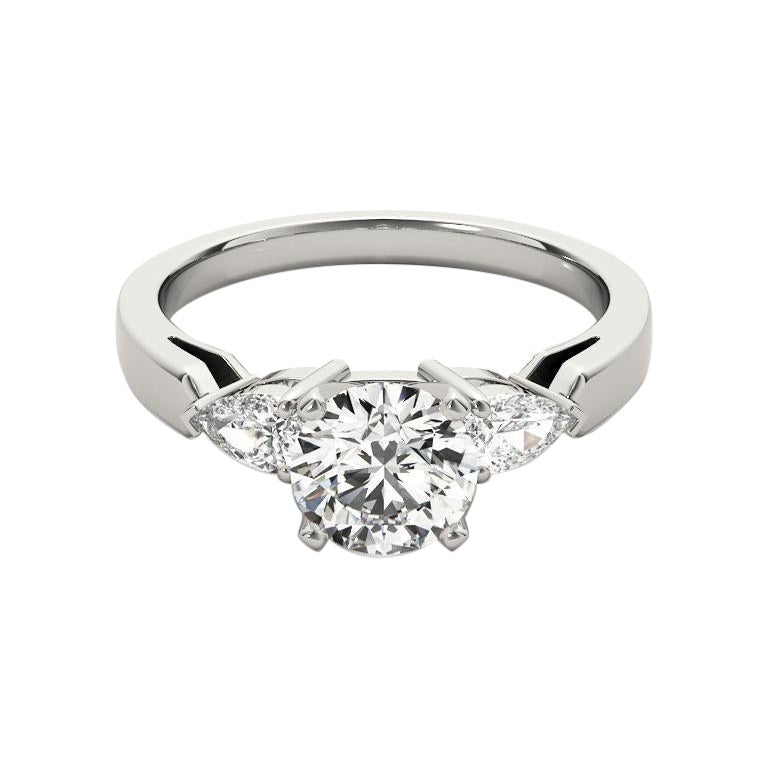 GIA Bague à trois pierres rondes de 2,01 carats en or blanc 18 carats, poire Est-Ouest