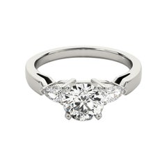 GIA Bague à trois pierres rondes de 2,01 carats en or blanc 18 carats, poire Est-Ouest