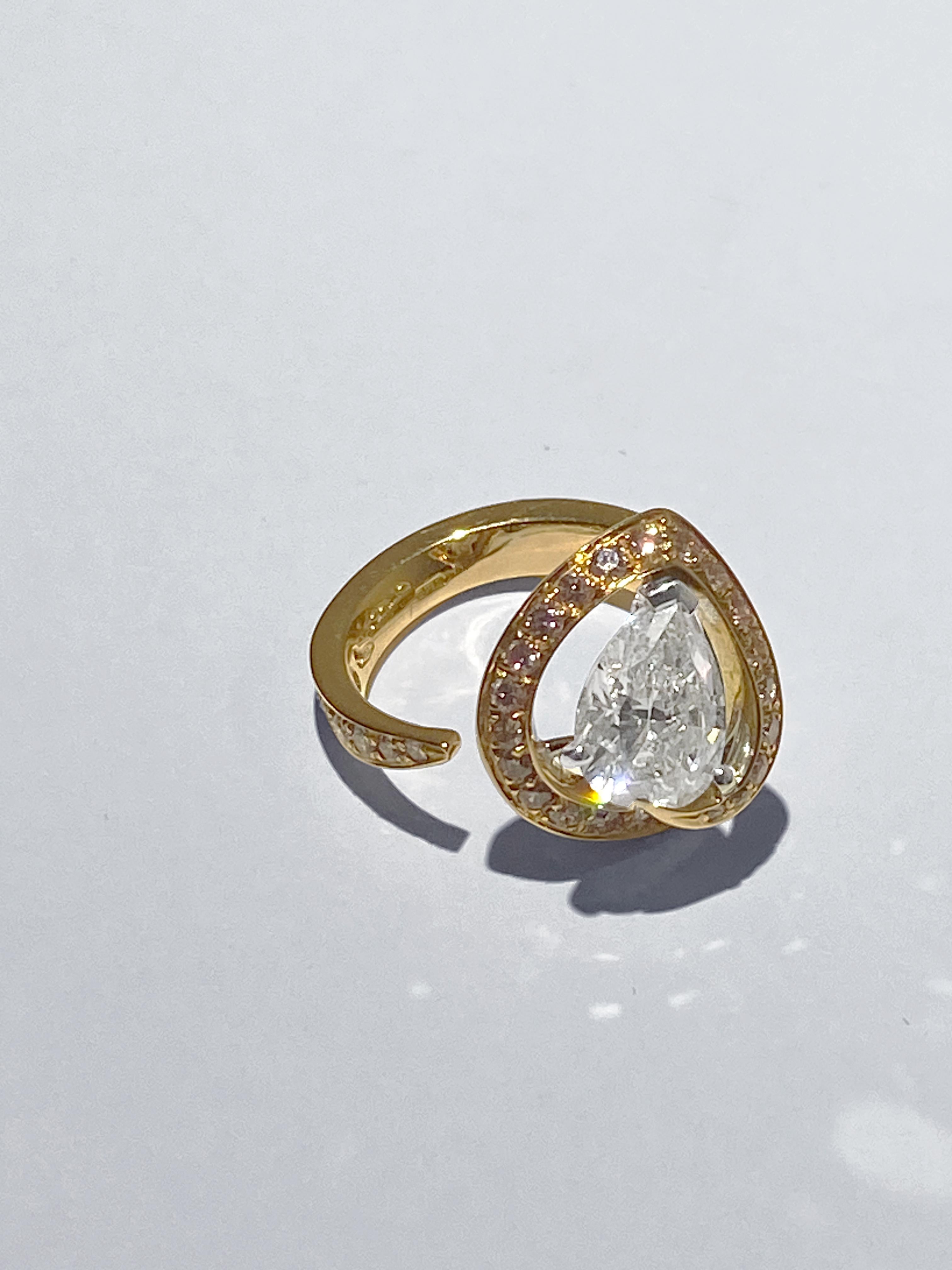 SCAVIA Diamant im Birnenschliff und Pinke Diamanten Pavè-Ring im Angebot 4