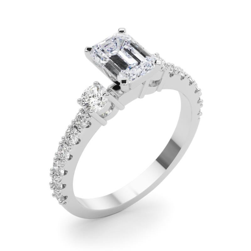 GIA 2.01ct Emerald Three-Stone with Diamond Shank (Émeraude à trois pierres avec tige en diamant)  Bague en diamant Pour femmes en vente