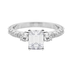 GIA 2.01ct Emerald Three-Stone with Diamond Shank (Émeraude à trois pierres avec tige en diamant)  Bague en diamant