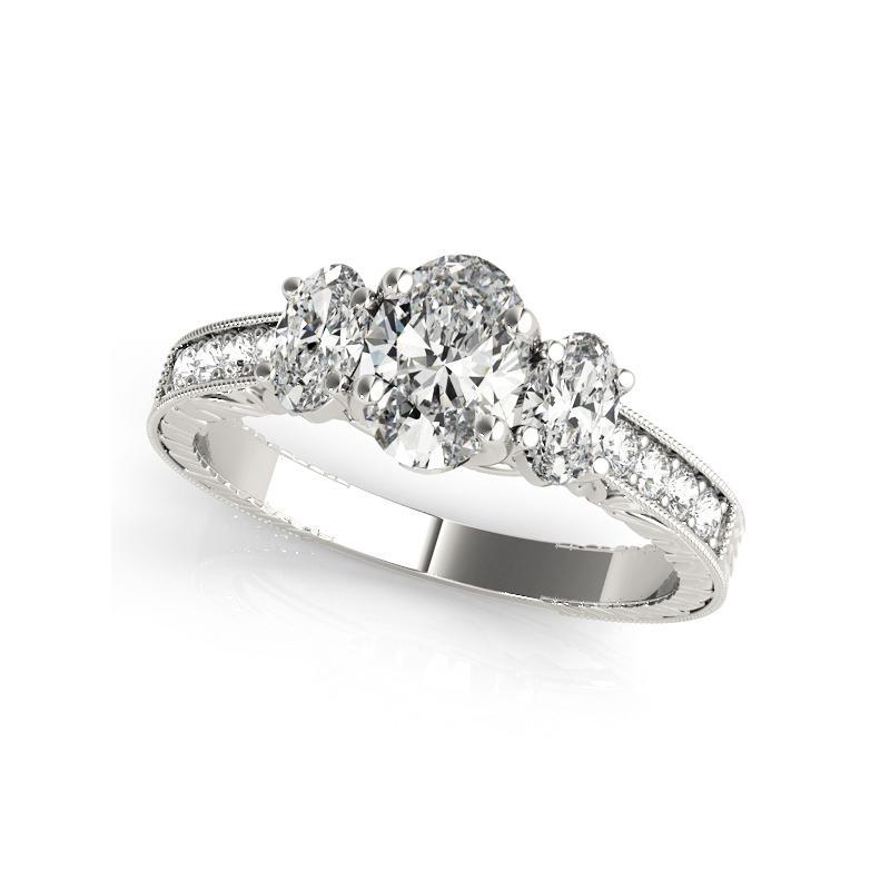 Taglio ovale GIA 2,01ct ovale a tre pietre inciso su canale  Anello con diamante in vendita