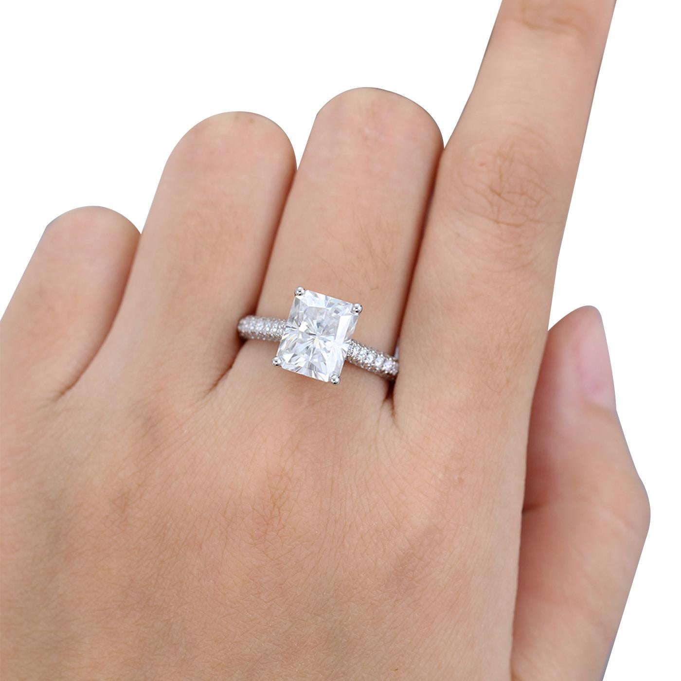 GIA 2.01ct Radiant Cut Natural Pave Diamond Engagement Ring 18K White Gold Excellent état - En vente à Aventura, FL