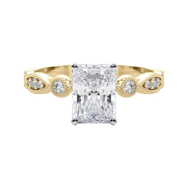 GIA 2.01ct Radiant Marquise & Round Milgrain Bezel Anello con diamanti in oro giallo