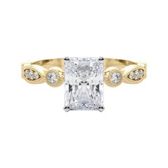 GIA 2.01ct Radiant Marquise & Round Milgrain Bezel Anello con diamanti in oro giallo