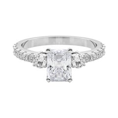 GIA 2,01ct Radiante a tre pietre con gambo di diamante Anello con diamante in oro bianco 18 carati