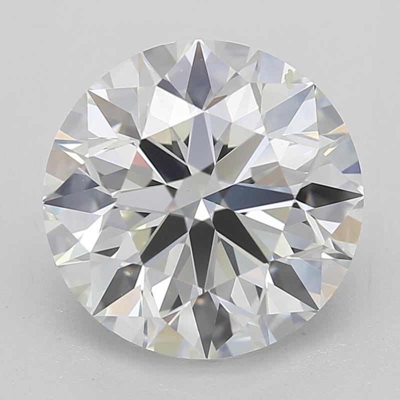 Questo splendido anello con diamante, che emana un'eleganza senza tempo, è caratterizzato da un'affascinante pietra centrale di bellezza rotonda del peso di 2.01. Classificato J e SI1, il diamante presenta una brillantezza e una chiarezza