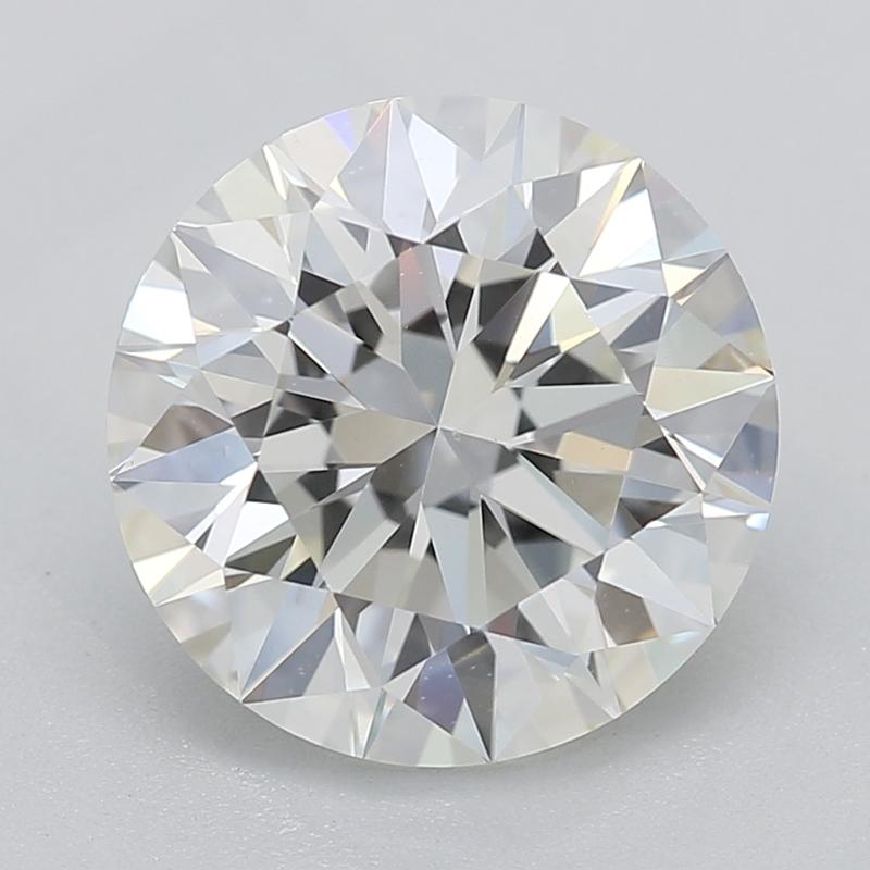 Realizzato con eleganza, questo splendido anello con diamante presenta un'incantevole pietra centrale rotonda J SI1 del peso di 2,01, che emana un'affascinante scintilla. Il design meticoloso mostra nastri che scorrono sul ponte, esaltando il