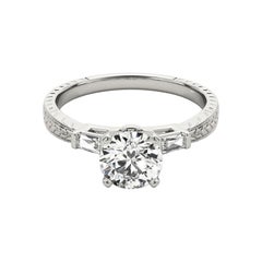 GIA 2,01ct Anello con diamante rotondo inciso a tre pietre Baguette in oro bianco 18 carati