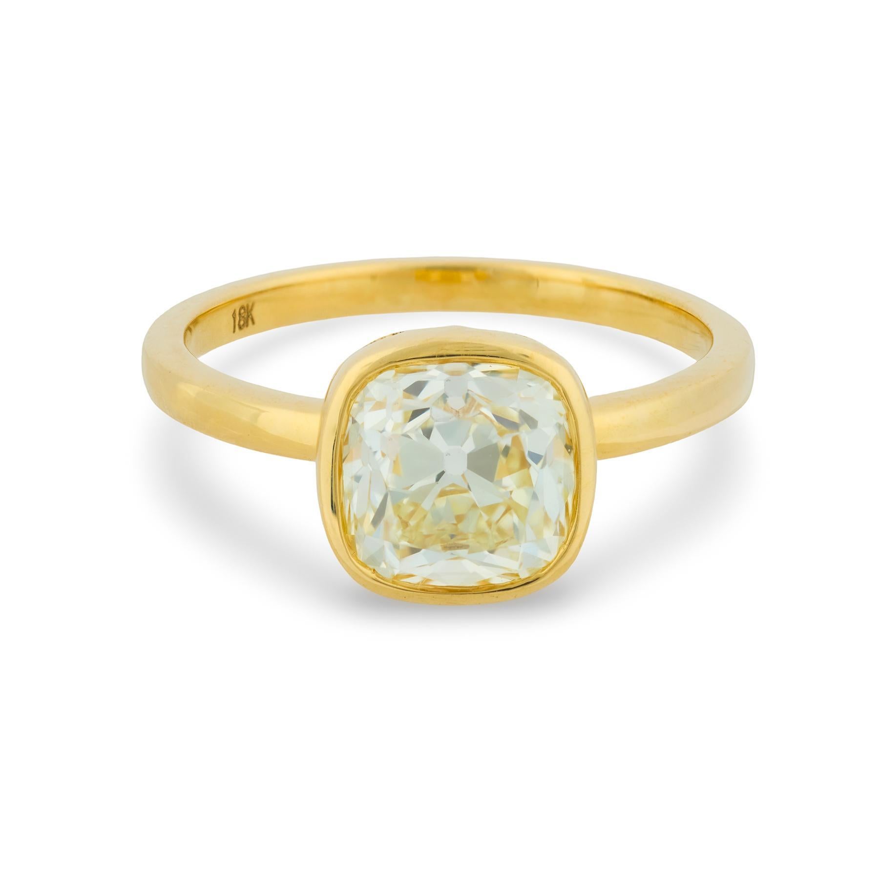 Moderne Bague de fiançailles en or jaune 18k GIA 2,02 carats diamant taille mine ancienne en vente