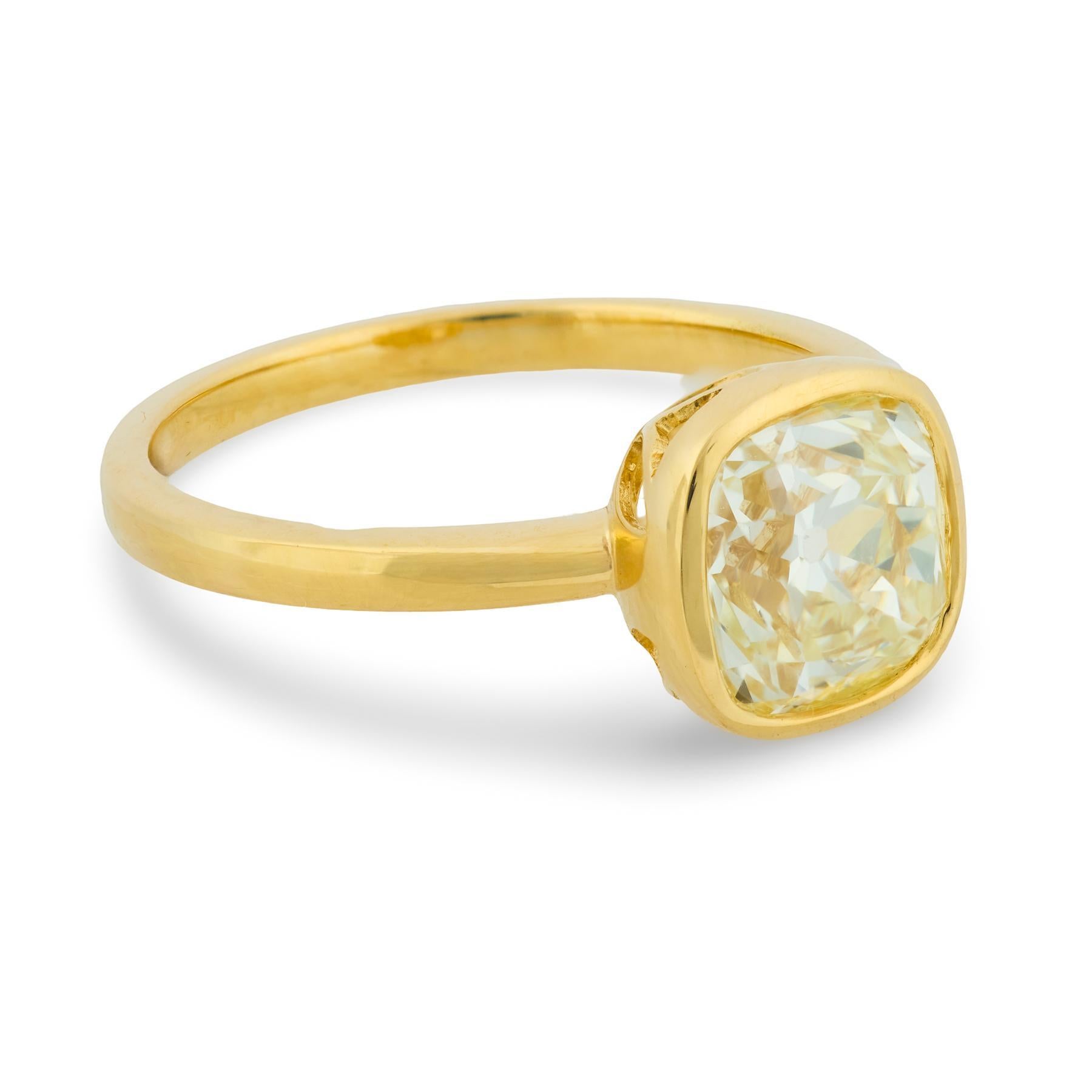 Bague de fiançailles en or jaune 18k GIA 2,02 carats diamant taille mine ancienne Bon état - En vente à Beverly Hills, CA