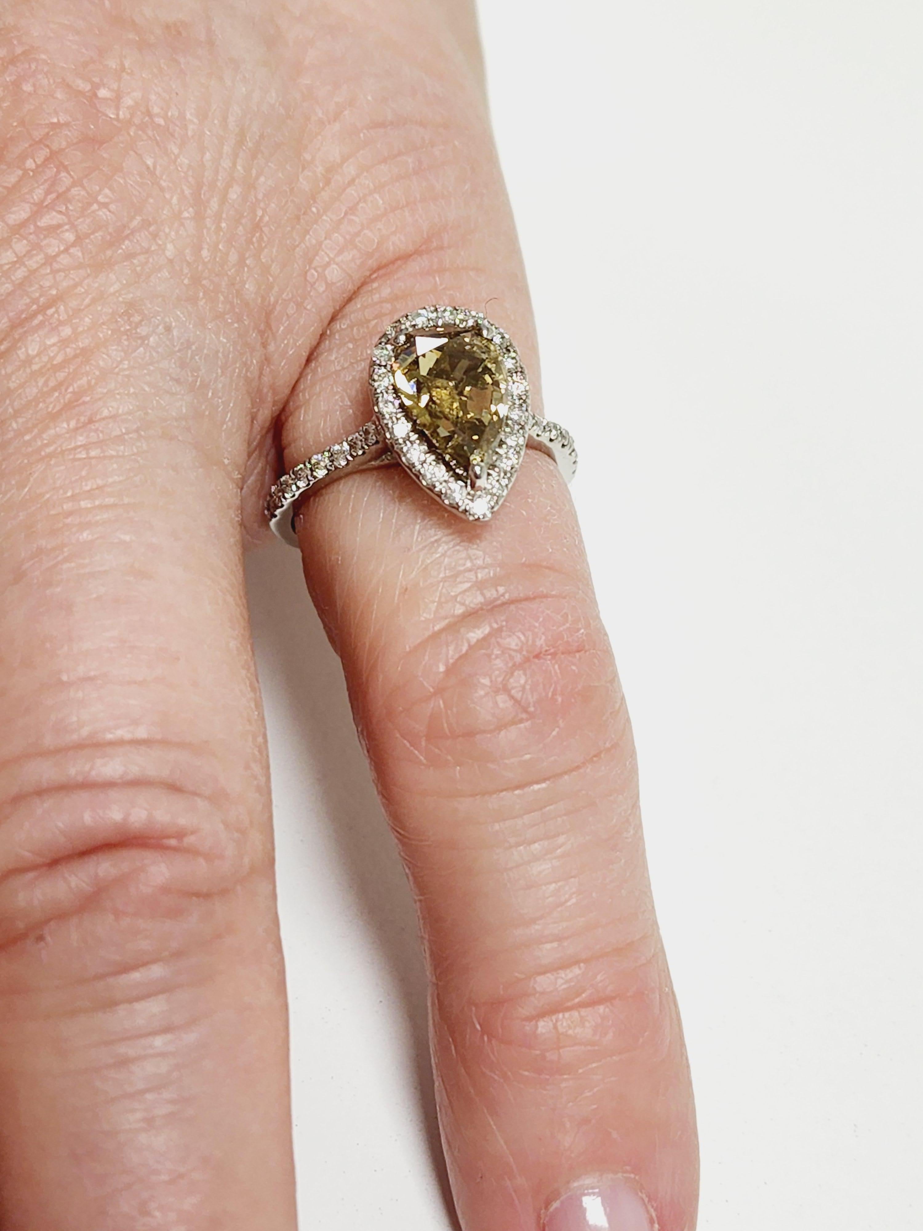 GIA 2,02 Karat birnenförmiger Fancy Gelb natürlicher Diamantring 14 Karat Weißgold im Zustand „Neu“ im Angebot in Great Neck, NY