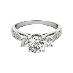 GIA 2.02 Carat Round Three-Stone Vintage Milgrain 18K White Gold Diamond Ring (bague à trois pierres rondes en or blanc)