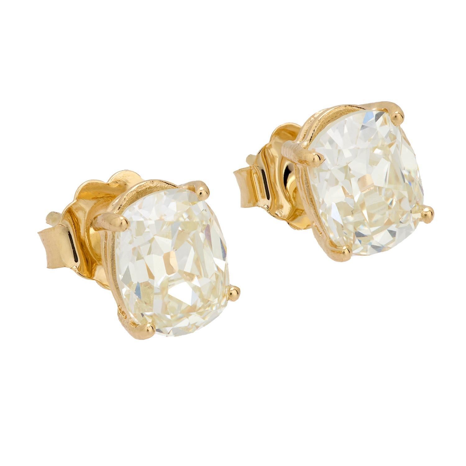 Moderne GIA Boucles d'oreilles en or jaune 14k avec diamant de 2,02 carats de poids total en vente