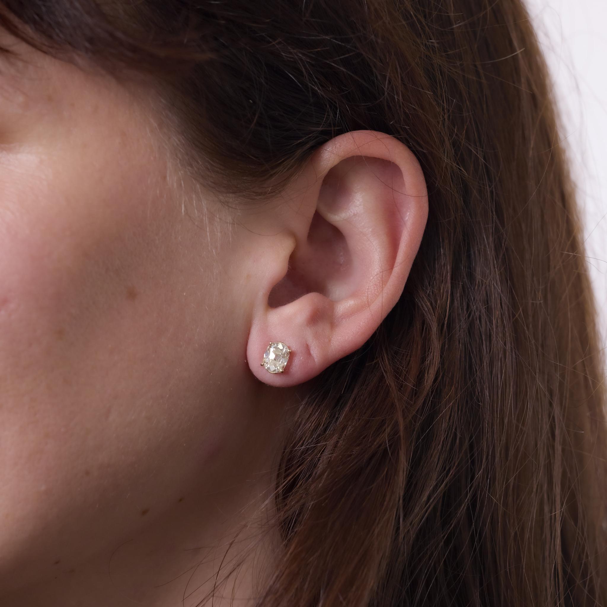 Taille vieille mine GIA Boucles d'oreilles en or jaune 14k avec diamant de 2,02 carats de poids total en vente