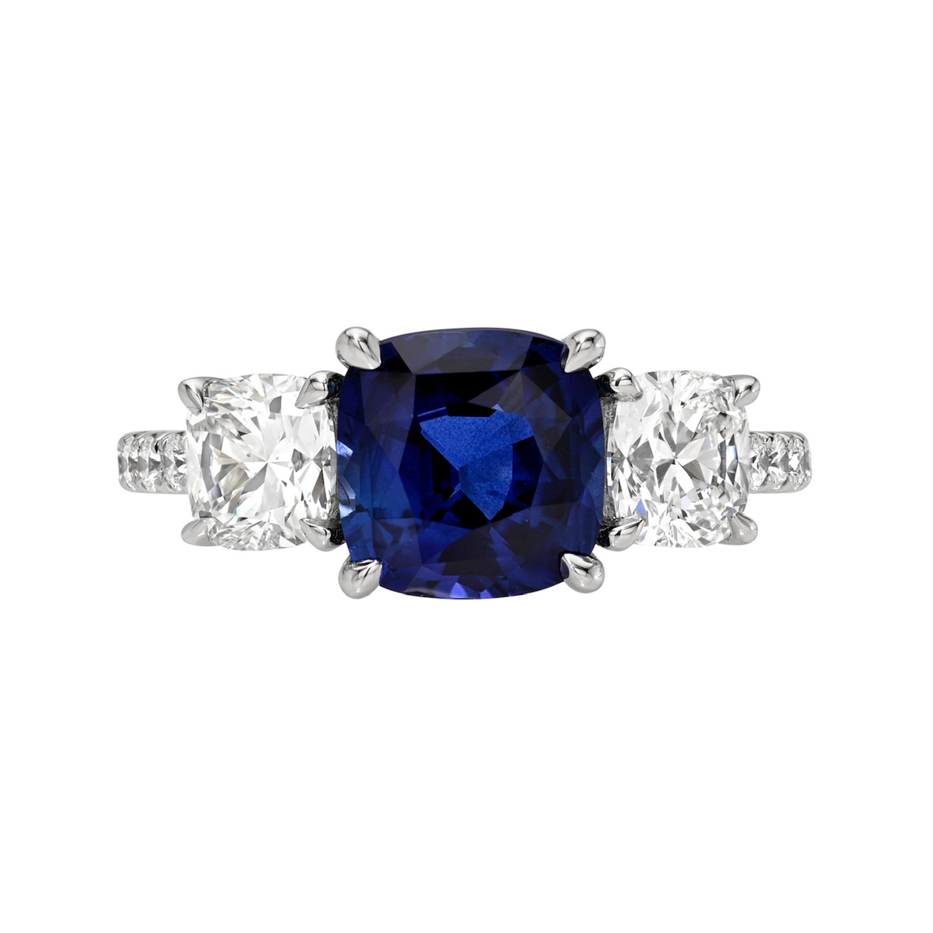 Anello di fidanzamento a cuscino con zaffiro blu reale da 2,02ct GIA in platino di Merkaba in vendita 2