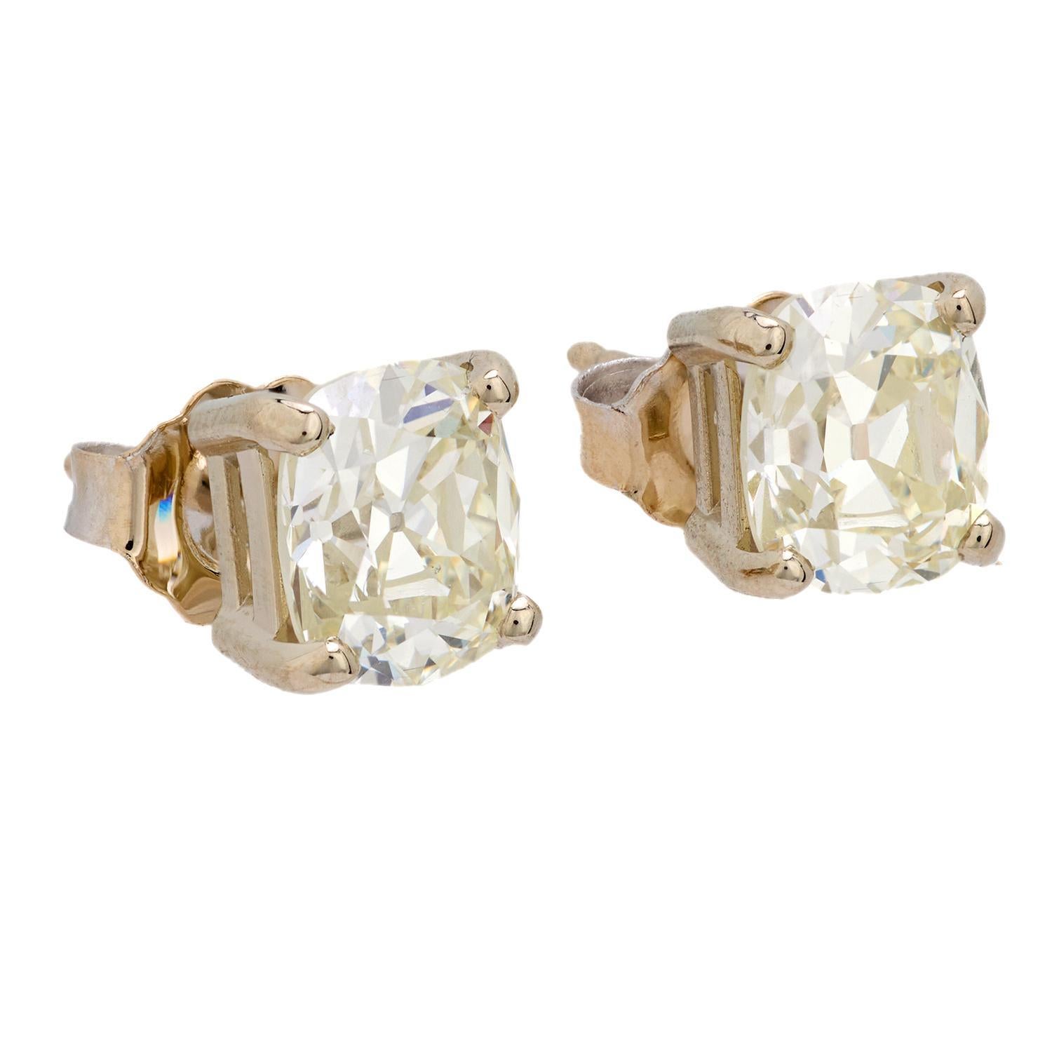Contemporaneo GIA 2,03 carati di diamante old mine, borchie in oro giallo 14k in vendita