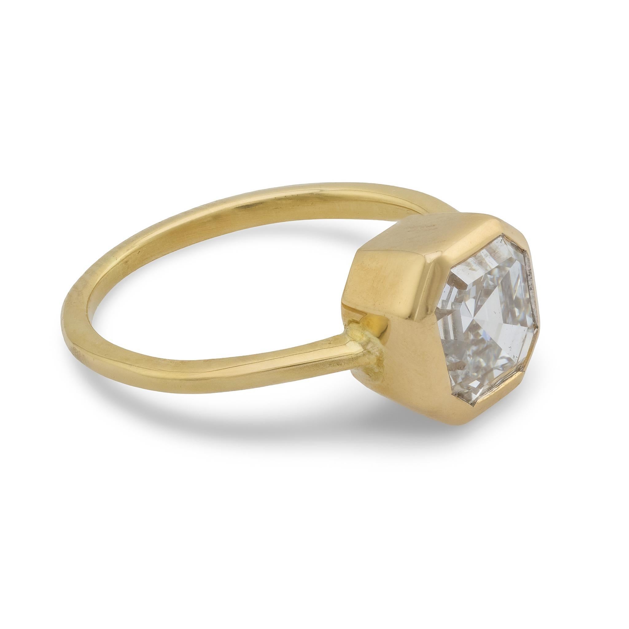 GIA Anello di fidanzamento con castone in oro giallo 18k con diamante quadrato taglio smeraldo da 2,03 carati In condizioni buone in vendita a Beverly Hills, CA