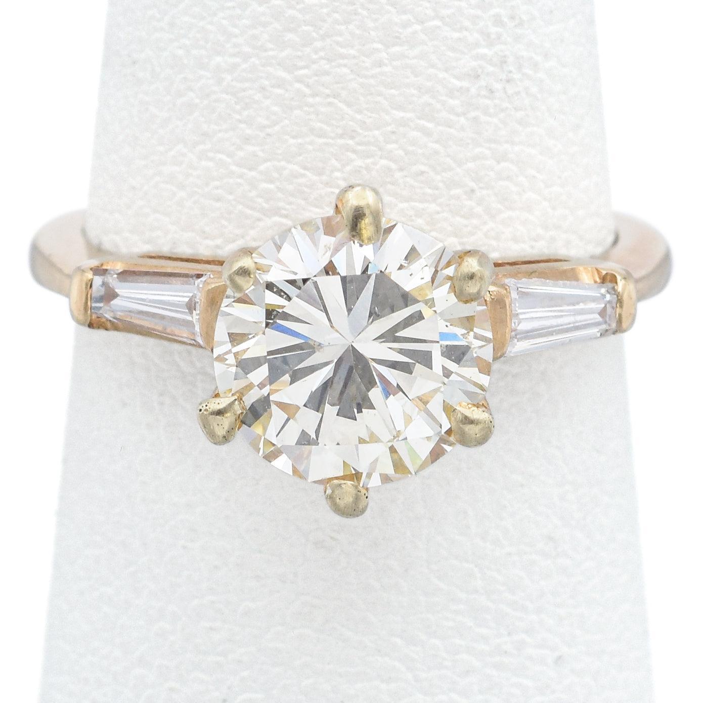 NUMÉRO DE RAPPORT GIA
2221961879
Forme : Rond Brillant
Dimensions : 8,16 - 8,24 x 5,07 mm
Poids en carats : 2,04 carats
Grade de couleur : Gamme O à P
Degré de clarté : SI2
Qualité de la coupe : Passable
Profondeur : 61,8
Tableau : 66%
Angle de la