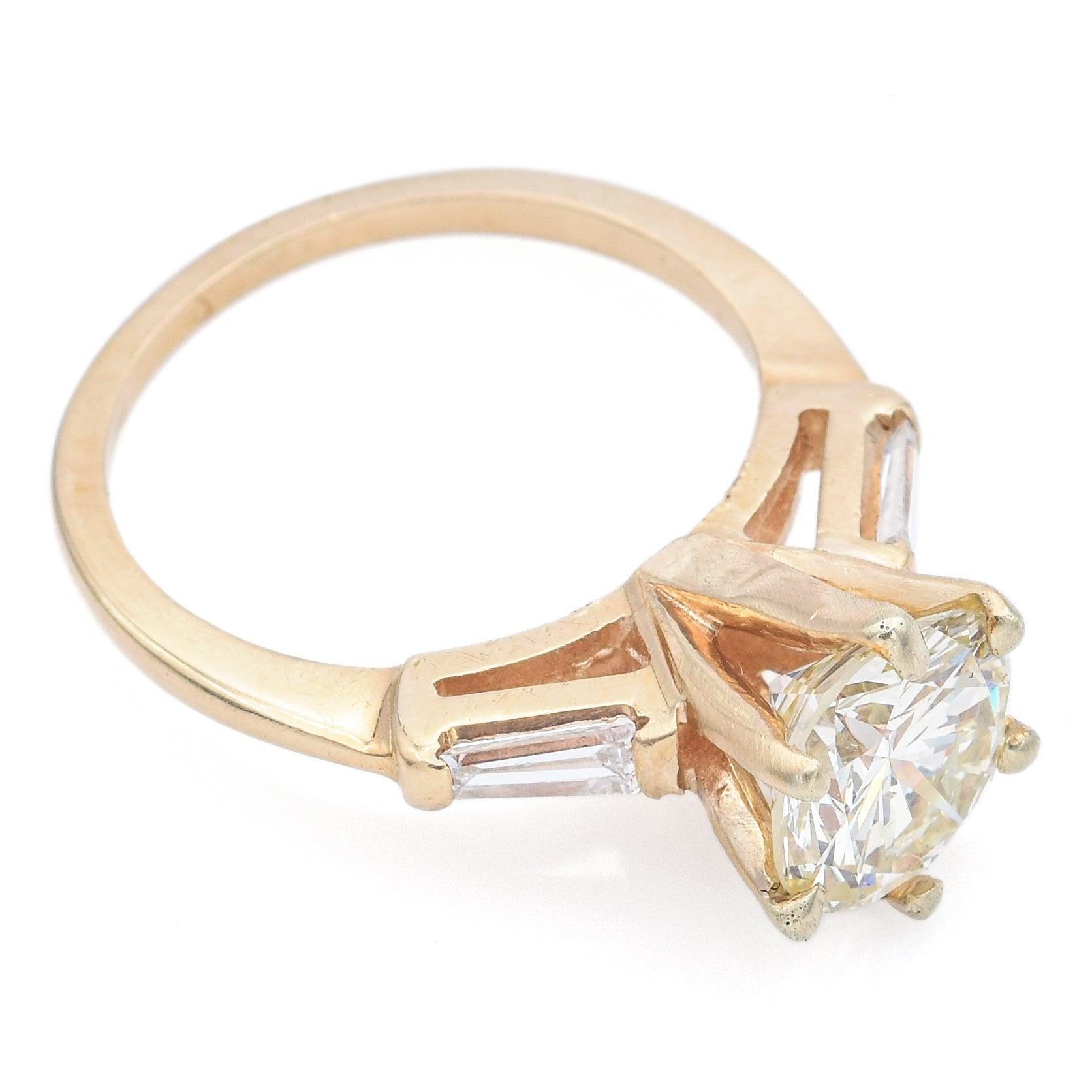 GIA 2.04ct Round Brilliant O-P SI2 Center Diamond 14k Yellow Gold Ring 2.36tcw Bon état - En vente à New York, NY