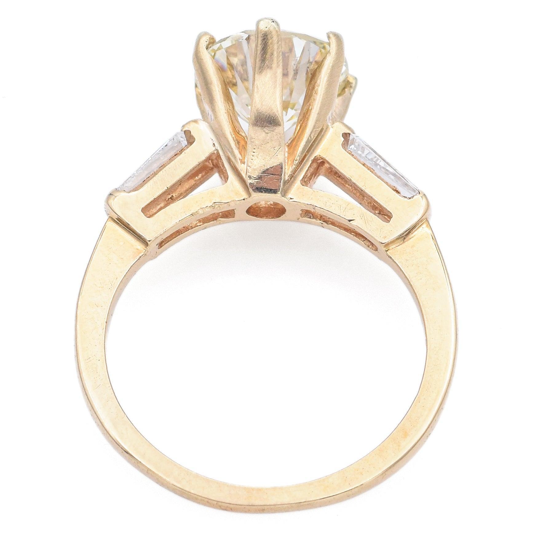 GIA 2.04ct Round Brilliant O-P SI2 Center Diamond 14k Yellow Gold Ring 2.36tcw Pour femmes en vente