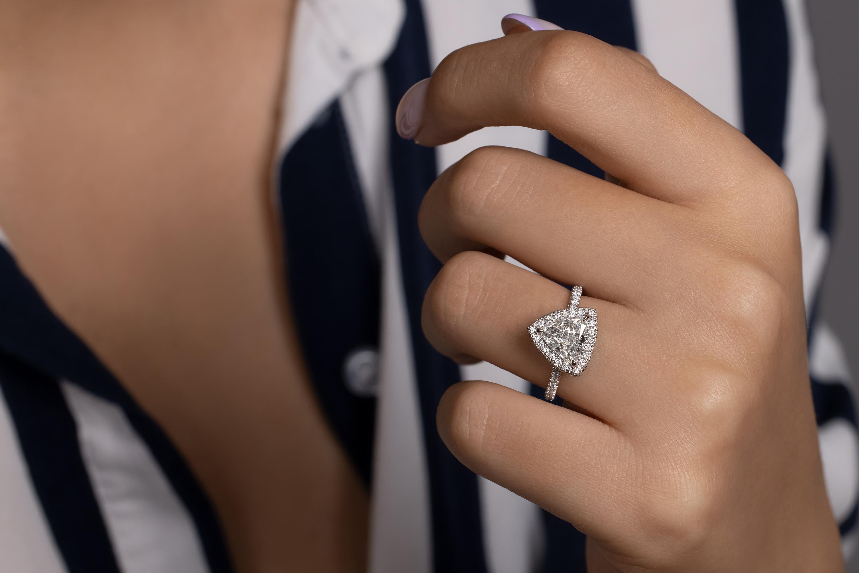 Bague de fiançailles en platine pavé de diamants double bord avec halo de diamants de 2,04 carats certifiés GIA 5