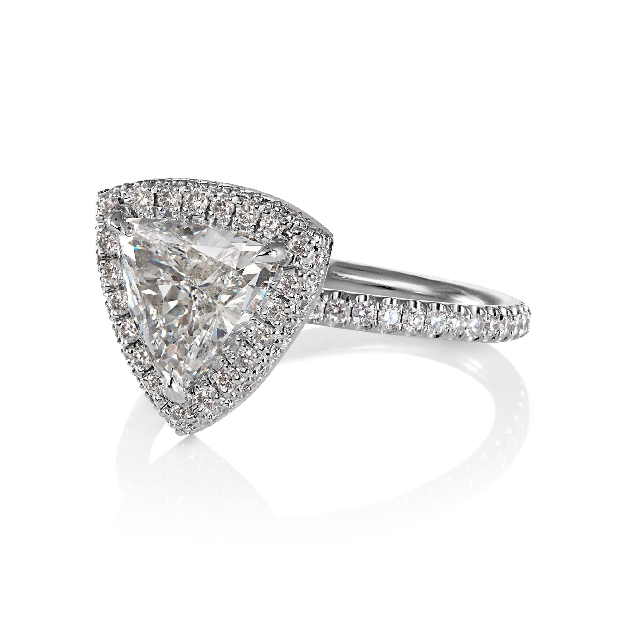 Bague de fiançailles GIA 2,04ctw Trillion Diamond Double Edge Halo Pave Platinum Anniversary Ring.

Le centre est un Trillion, un brillant triangulaire de 1.48CT de couleur J, de clarté SI2 (SUPER Brillant, blanc presque incolore et œil clair),