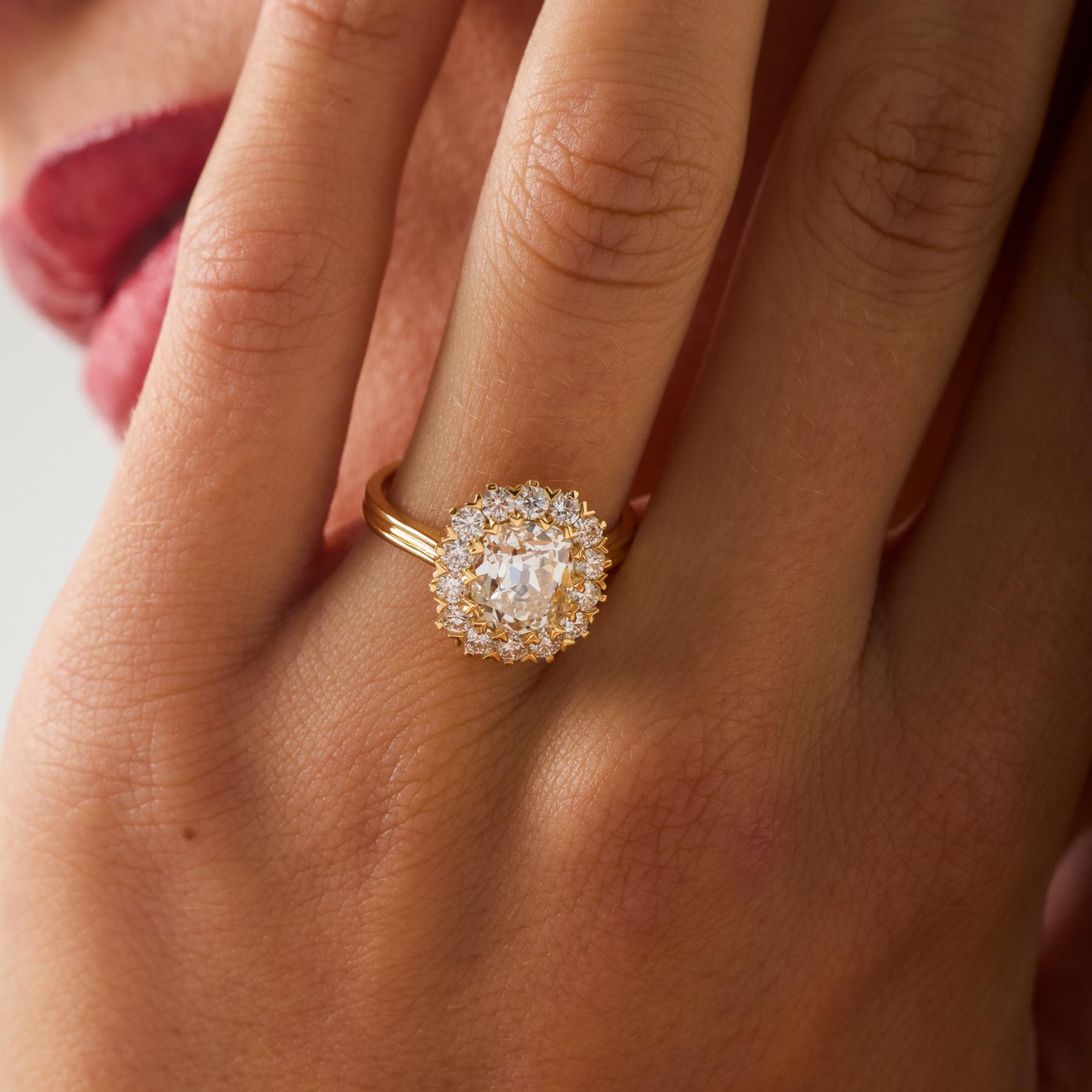 Taille vieille mine Bague de fiançailles en or jaune 18 carats GIA 2,06 carats diamant taille mine ancienne en vente