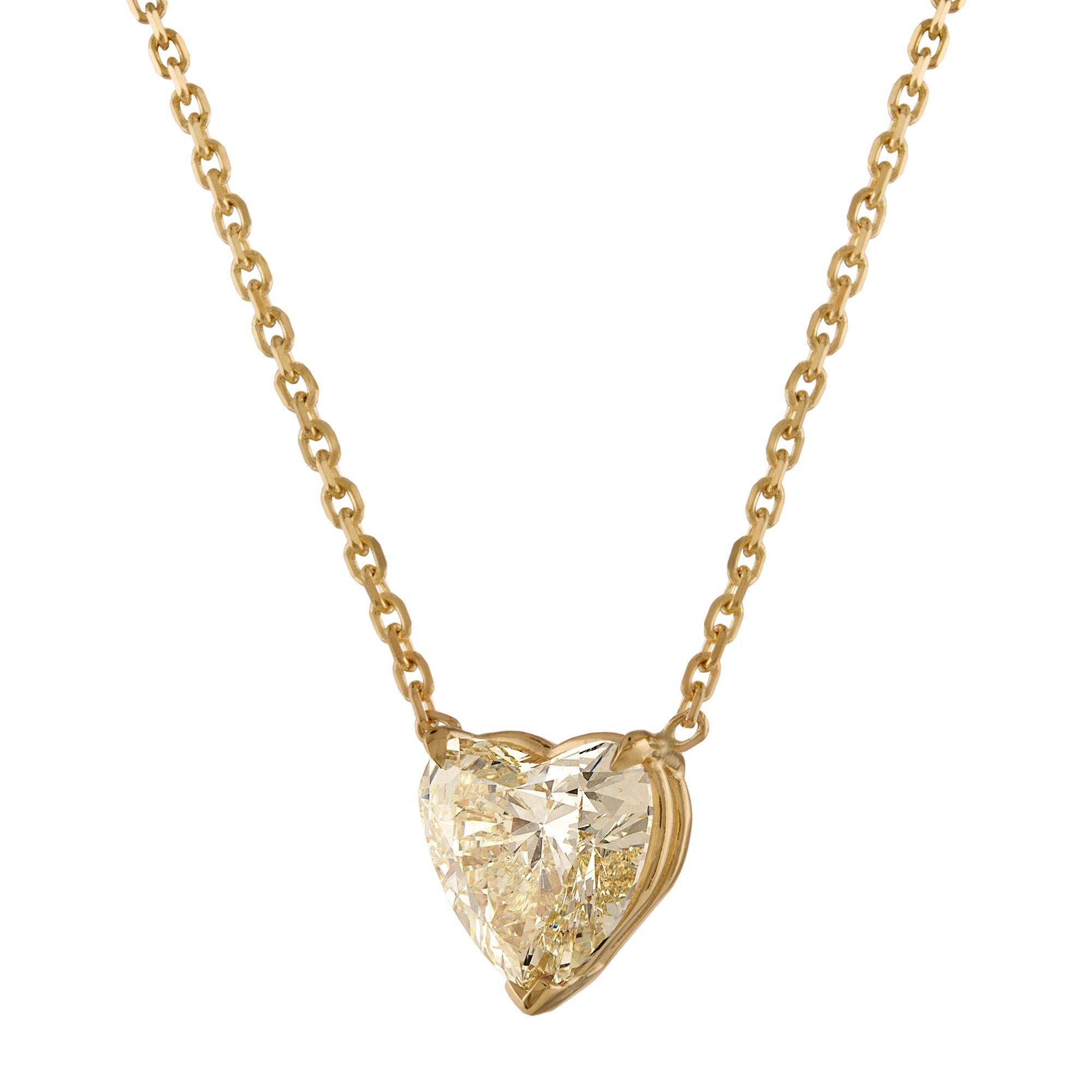 GIA 2.07ct Estate Vintage Heart Diamond Pendant Necklace in 18K Yellow Gold  In Good Condition For Sale In New York, NY