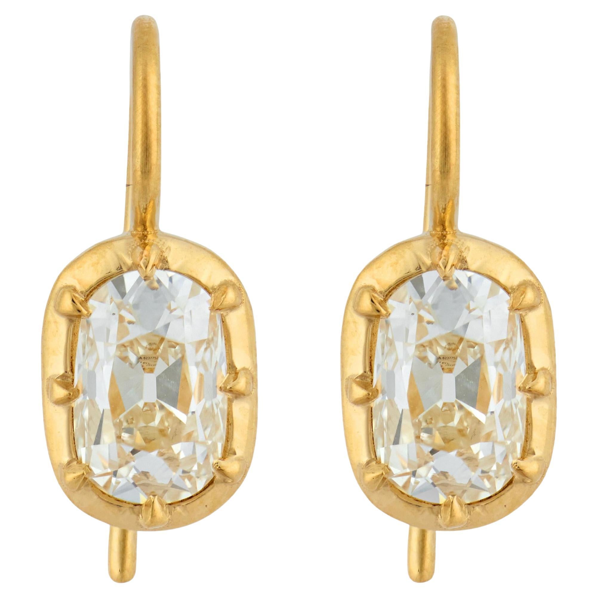 GIA 2.08 carat old mine cut diamond drop 18k gold earrings en venta