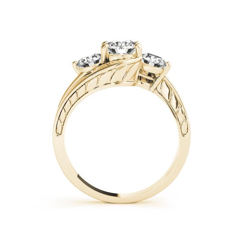 GIA Anello con diamante rotondo a 3 pietre inciso e gambo curvo in oro giallo 18 carati da 2,09 ct. In condizioni Nuovo in vendita a New York, NY