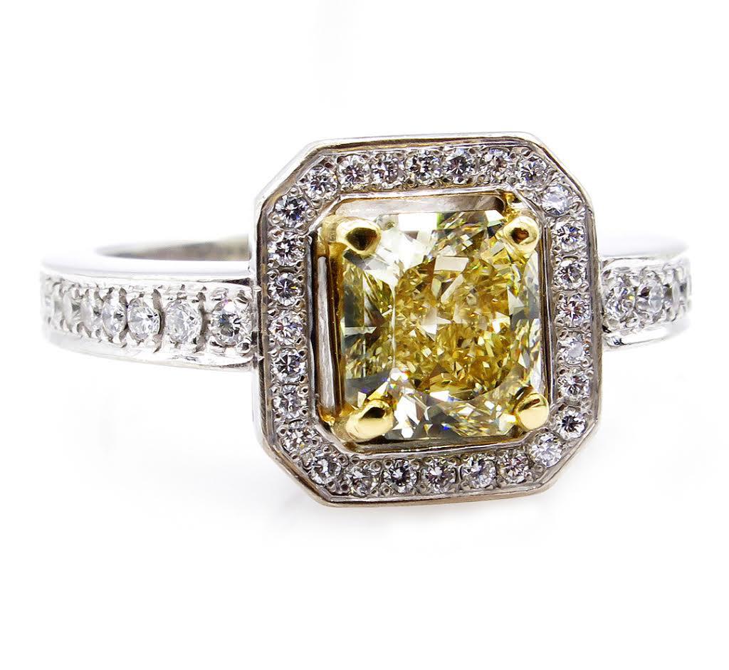 GIA 2.0ctw Estate Vintage Natural Fancy Yellow Radiant Diamond Engagement Weddin In Good Condition In New York, NY