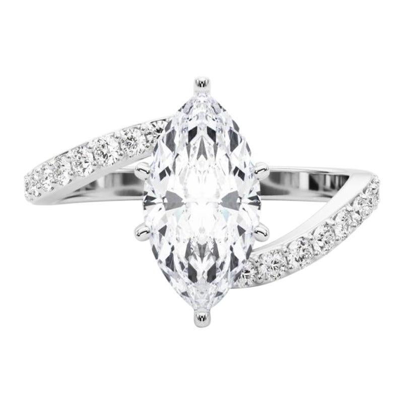 GIA 2.10 Carat Marquise Curved Bypass Pave Shank  Bague en diamant en vente