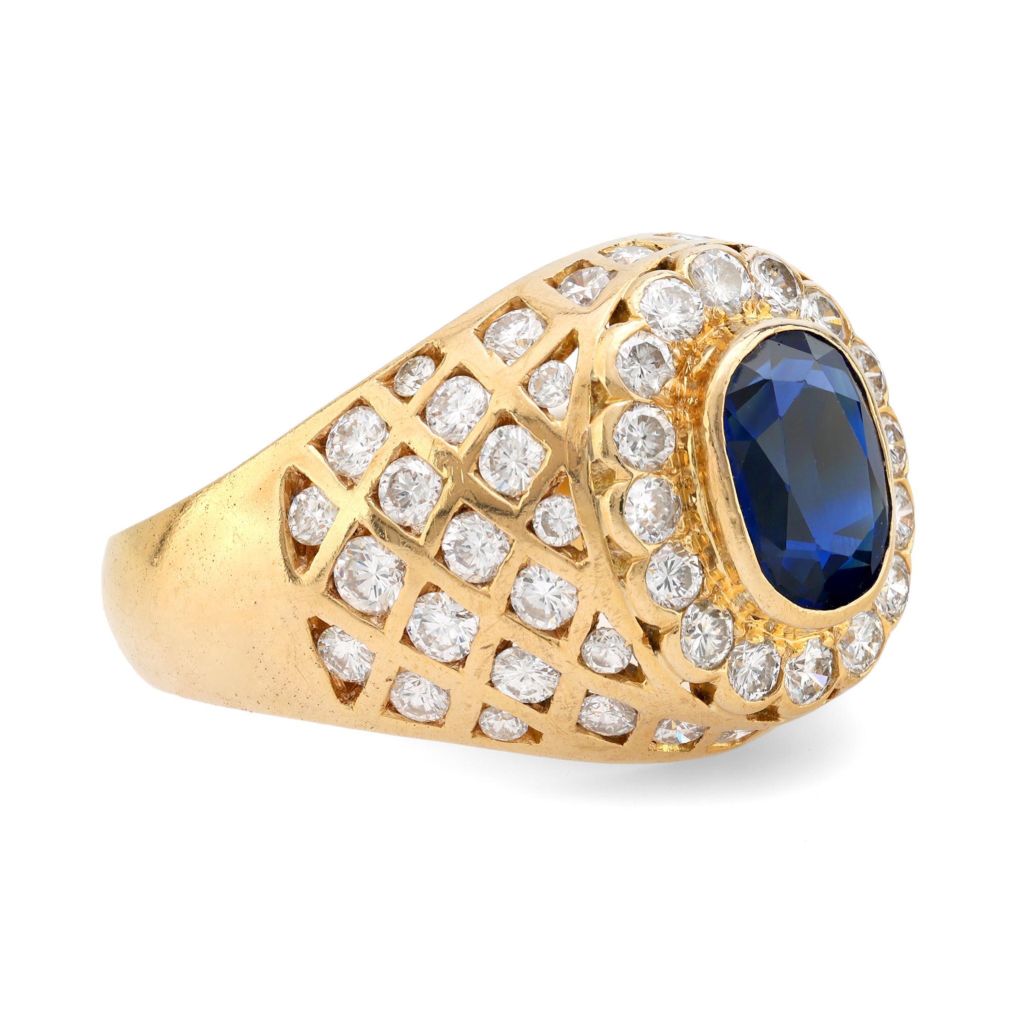 Moderne GIA Bague dôme en or jaune 18 carats 2.10 carats saphir taille ovale diamant