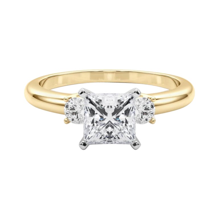 GIA 2,14ct Anello con diamanti Princess a 3 pietre Passato, Presente e Futuro in oro giallo 18 carati in vendita