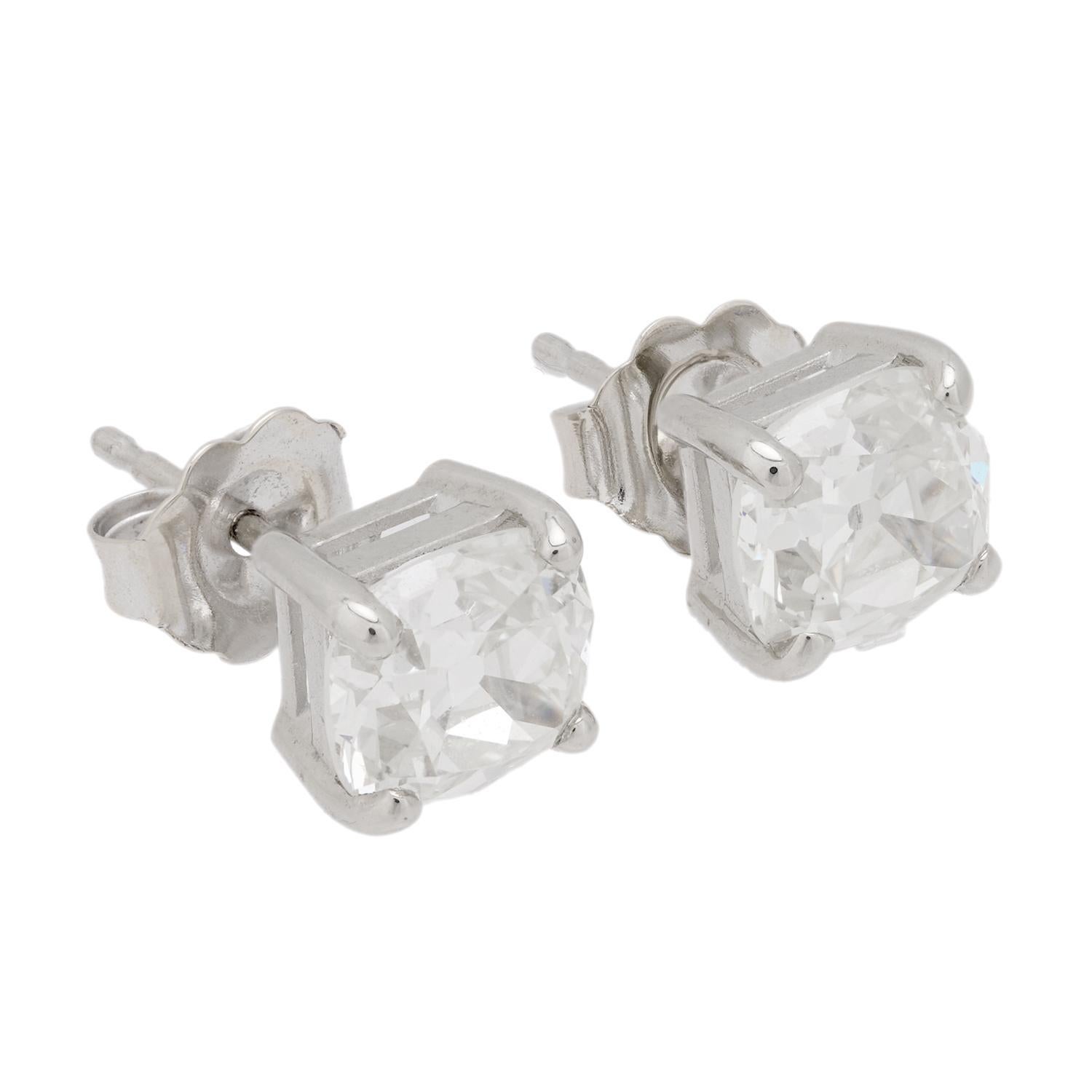 Moderne GIA Boucles d'oreilles en or blanc 14k avec diamant de 2,17 carats de poids total en vente