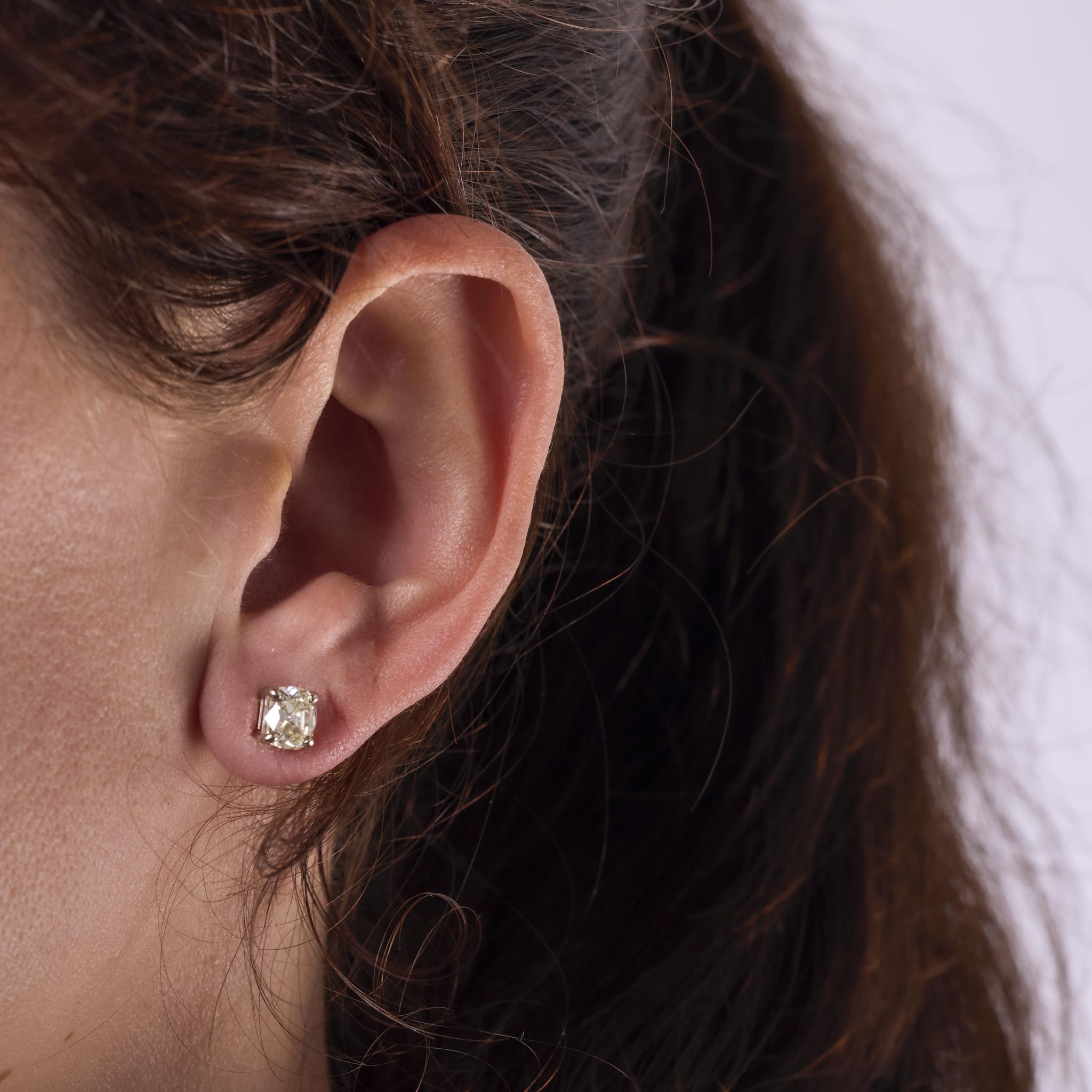 Taille vieille mine GIA Boucles d'oreilles en or blanc 14k avec diamant de 2,17 carats de poids total en vente