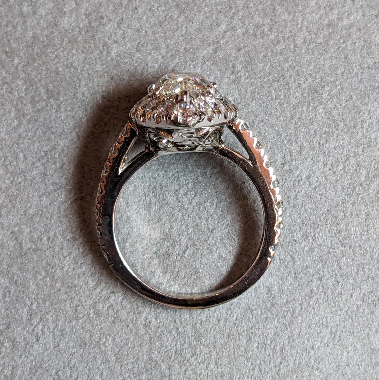 GIA Bague en or blanc 18k avec diamant en forme de poire de 2,18 ct en vente 2