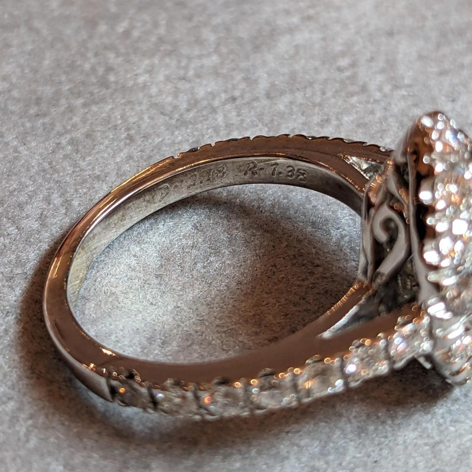 GIA Bague en or blanc 18k avec diamant en forme de poire de 2,18 ct en vente 3