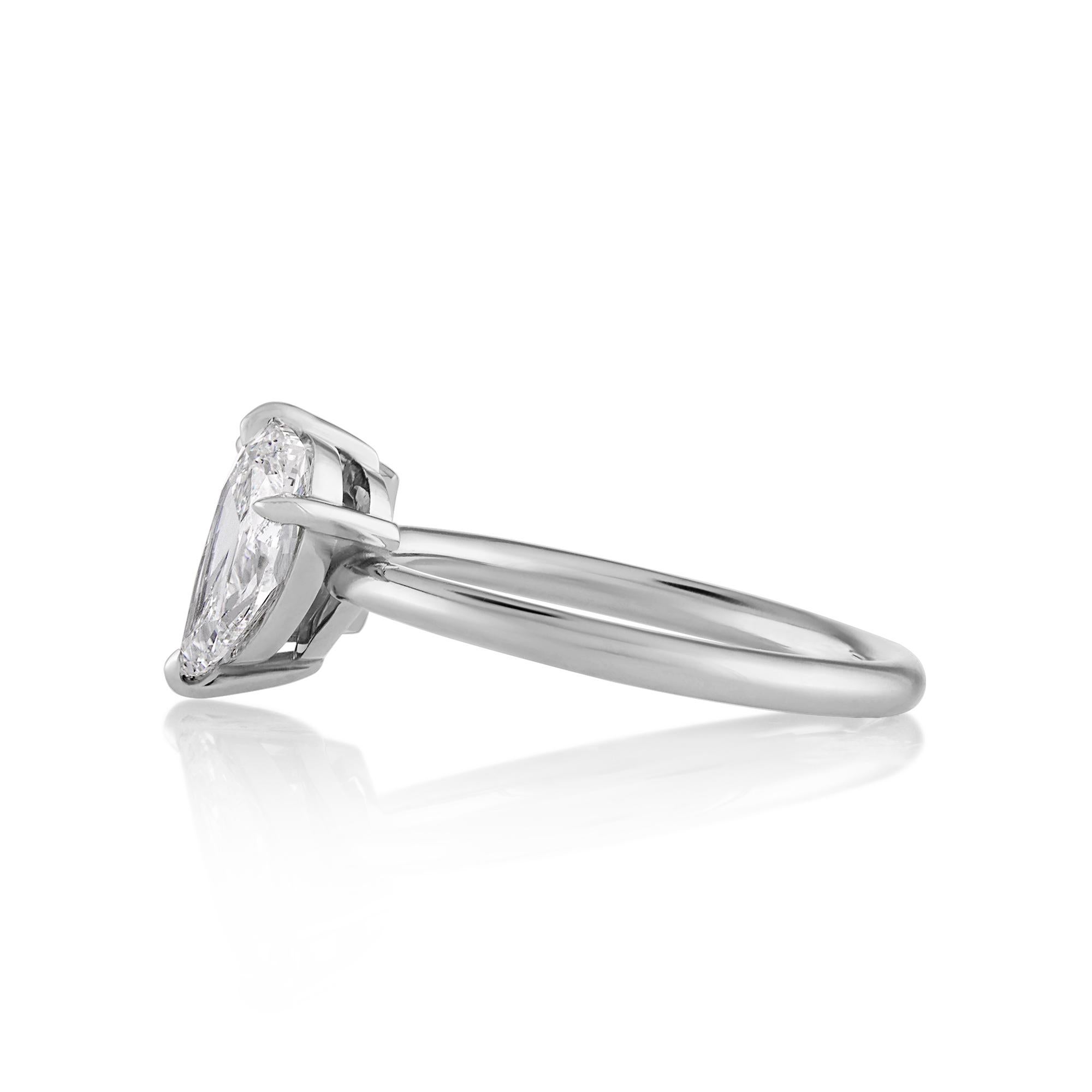 GIA 2.19ct Estate Radiant Pear Diamond Right-hand Platinum Ring In Good Condition For Sale In New York, NY