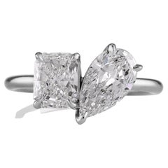 Bague de succession en platine avec diamant poire radiant de 2,19 carats certifié par le GIA et diamant de droite