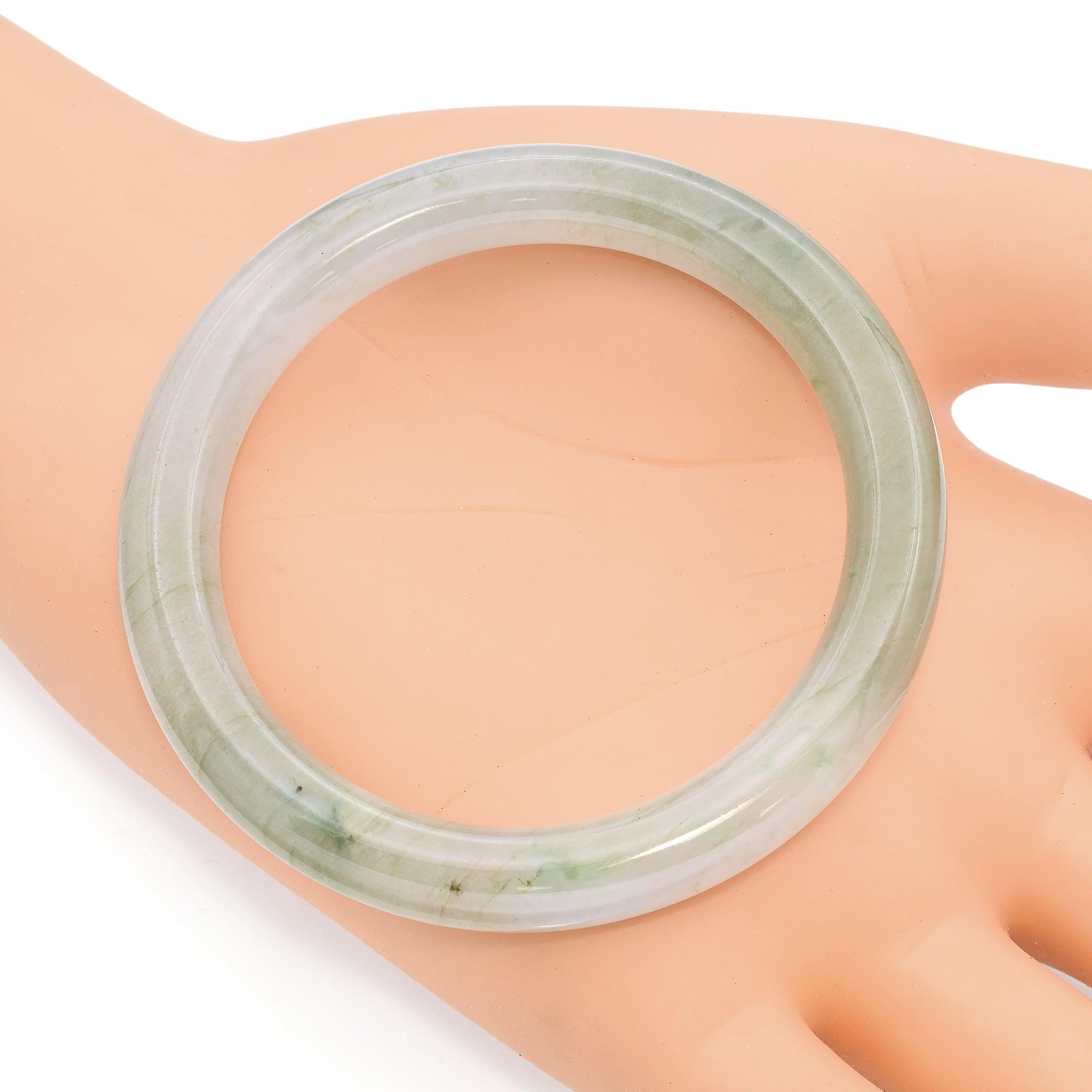 Taille ronde GIA 219Ct Translucent Green Light Gray Grade A Jadeite Jade Bangle en vente