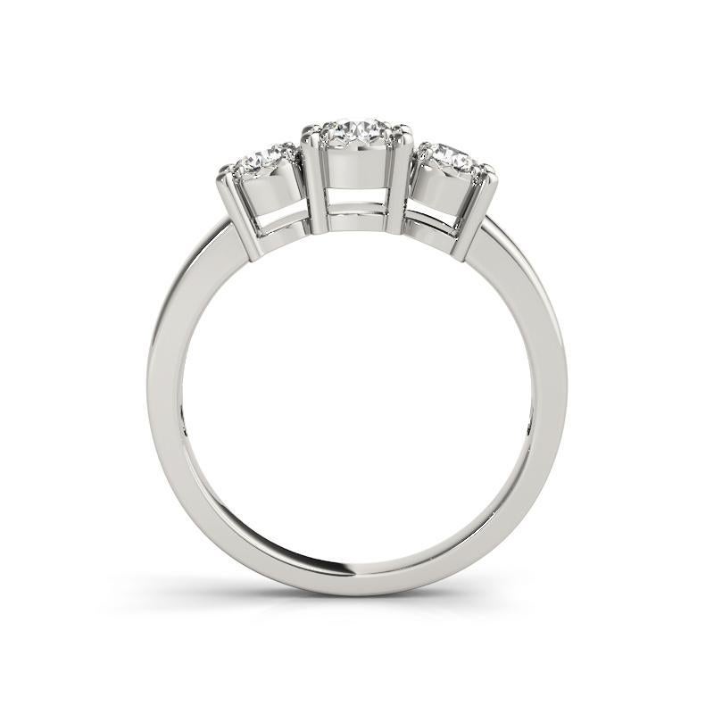 GIA Anello con diamante rotondo a tre pietre Miracle Bezel in oro bianco 18 carati da 2,2 carati In condizioni Nuovo in vendita a New York, NY