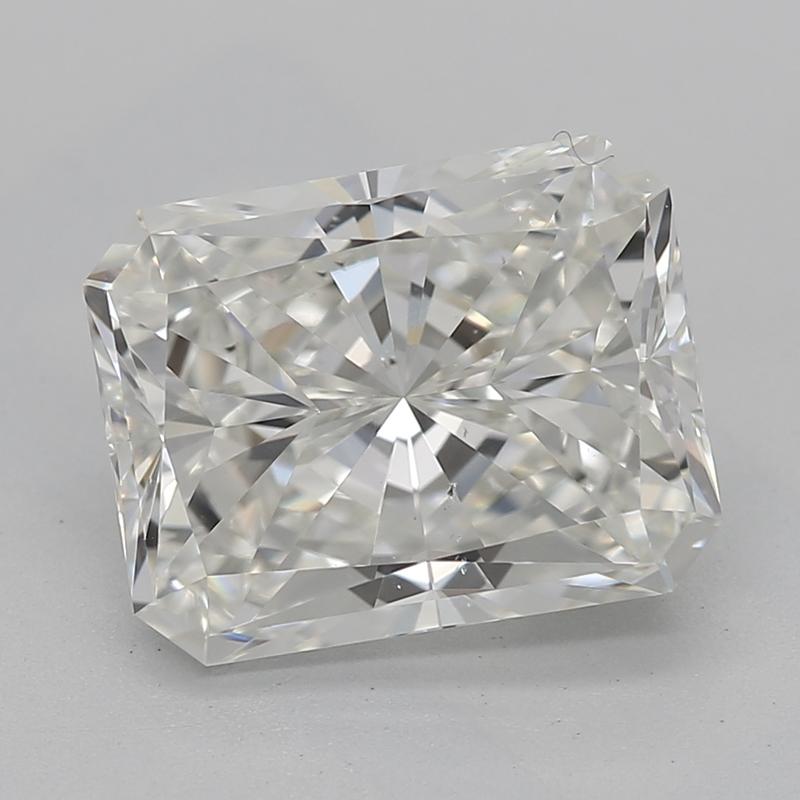 Cette magnifique bague à diamant radiant présente une pierre centrale époustouflante I SI1 pesant 2,20 , d'une brillance et d'un feu exceptionnels. Fabriquée avec précision, la bague est sertie dans un luxueux or jaune, offrant une esthétique