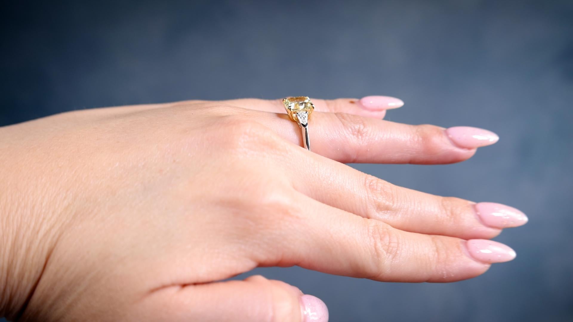 Women's or Men's GIA 2.21 Carat Fancy Yellow Radiant Cut Diamond Platinum 18k Gold Ring For Sale
