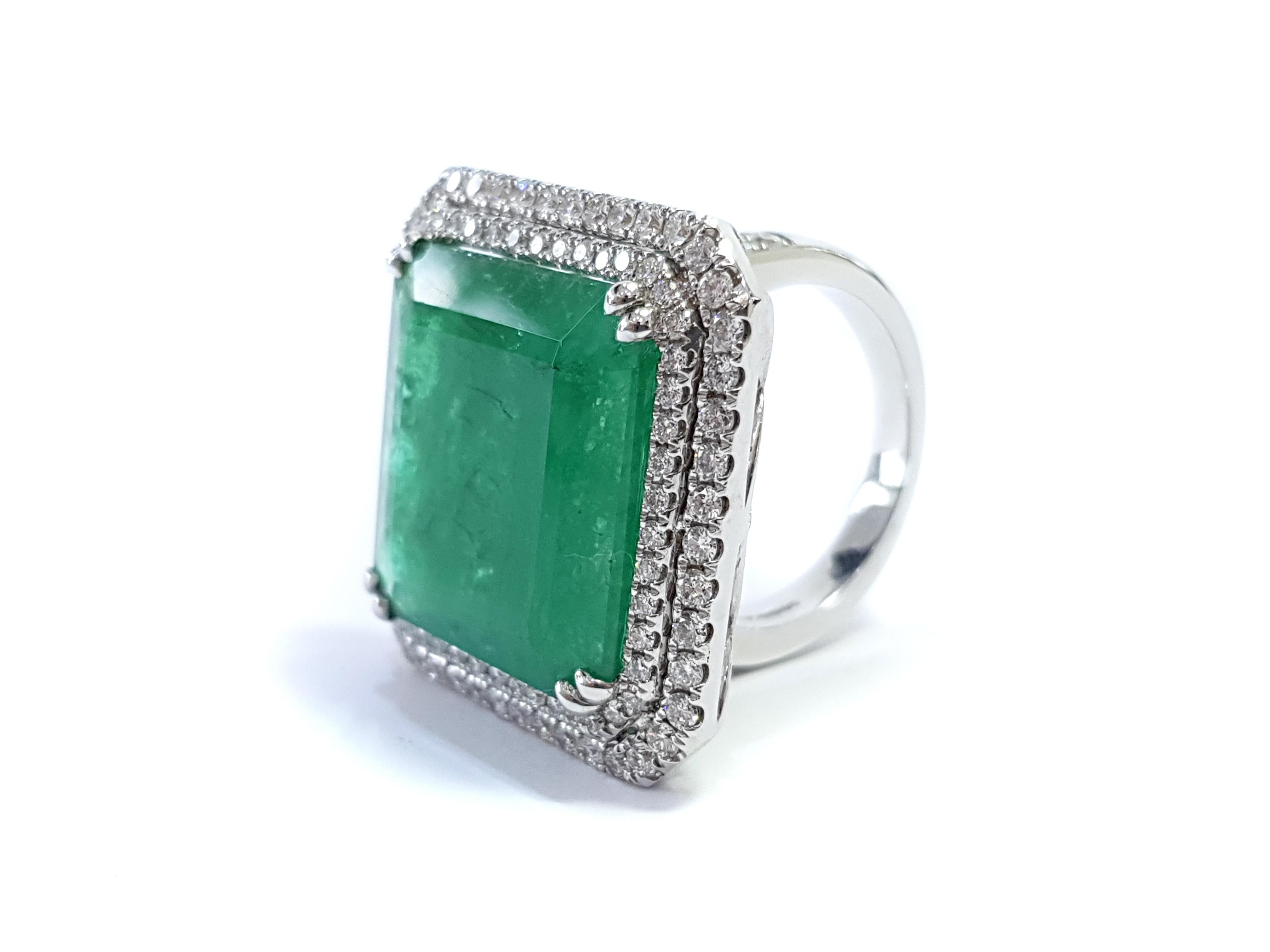 GIA 22.23 Carat Emerald 2.00 Carat Round White Diamond 18 Karat White Gold Ring In New Condition For Sale In London, GB