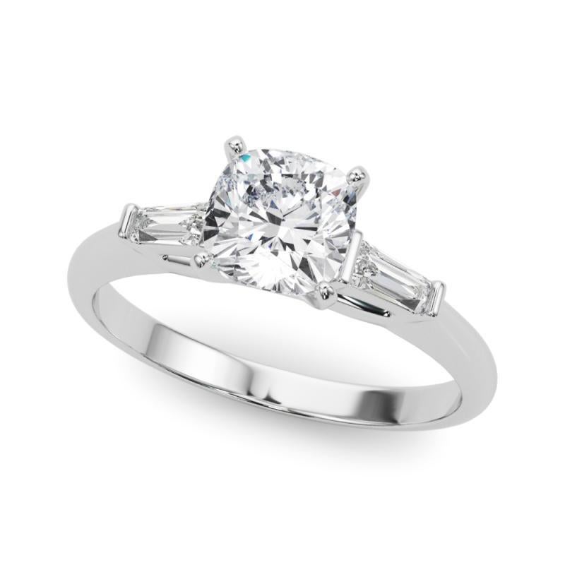 Taille coussin GIA 2.22ct Cushion Three-Stone Tapered Baguette 18K White Gold Diamond Ring (bague à diamant en or blanc) en vente
